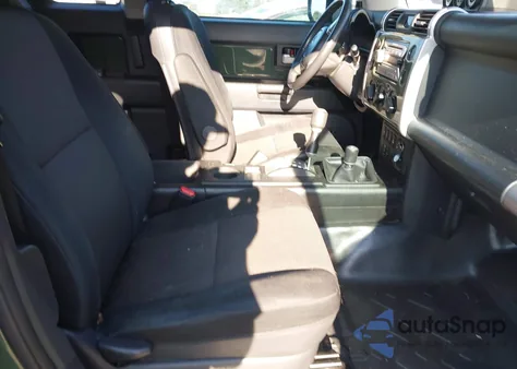 2010 Toyota Fj Cruiser z USA, uszkodzony, nr VIN JTEBU4BF0AK087986